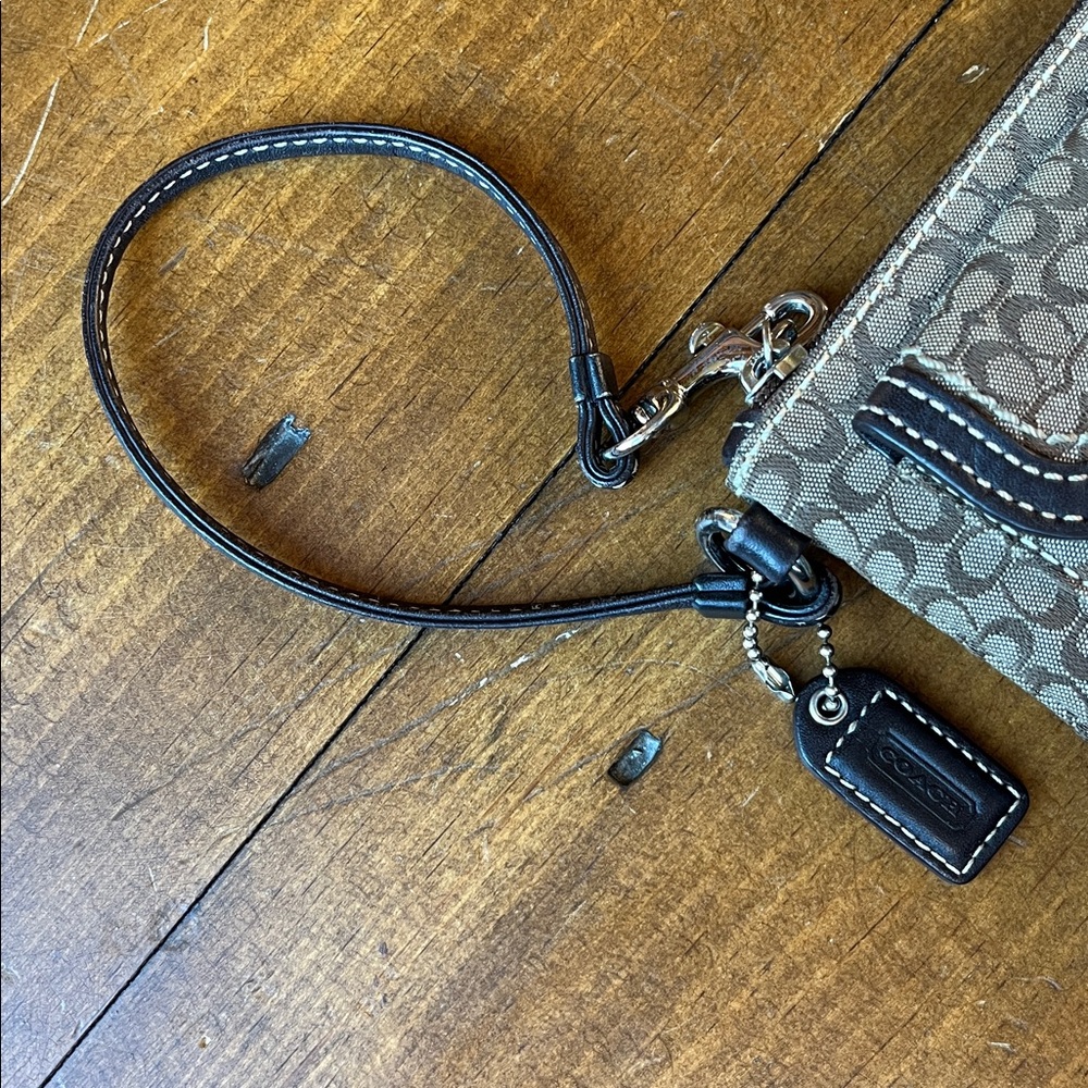 Coach Wristlet Front Buckle Pocket - Picture 3 of 13